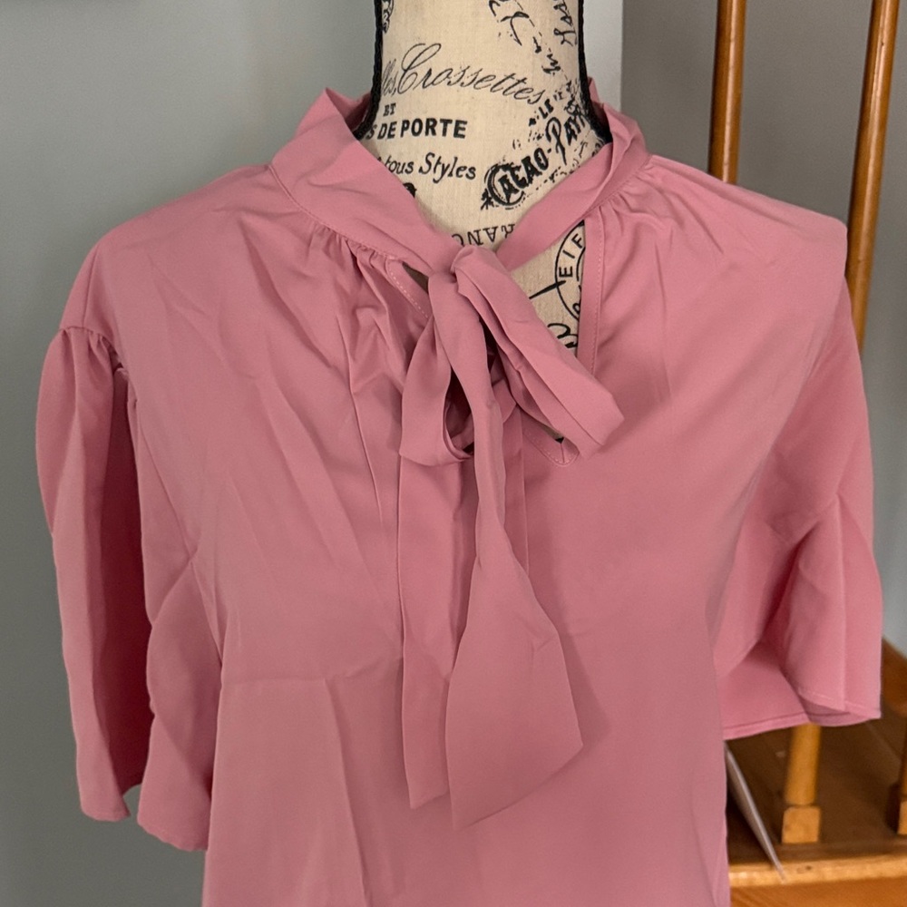 Elegant Pink Women's Top - Picture 3 of 6